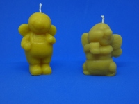 Bougies Abeille debout (L 4 cm, l 2,5 cm, h 6 cm environ), Abeille assise (L 4 cm, l 3,5 cm, h 5 cm environ)